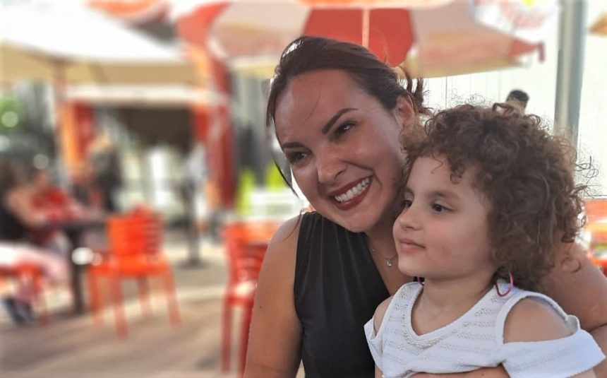 O dia em que a Yasmin falou “dinda” depois de um implante coclear